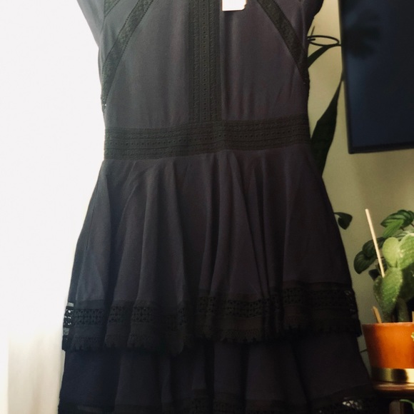 NWT!! Navy Maje Flounced Lace Dress Size 1 (XS) ✨ - Picture 3 of 4
